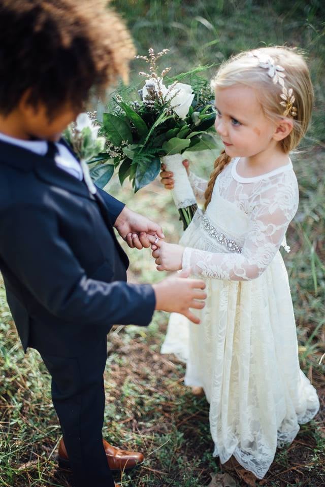 Moms Do a Wedding Photo Shoot With Kids
