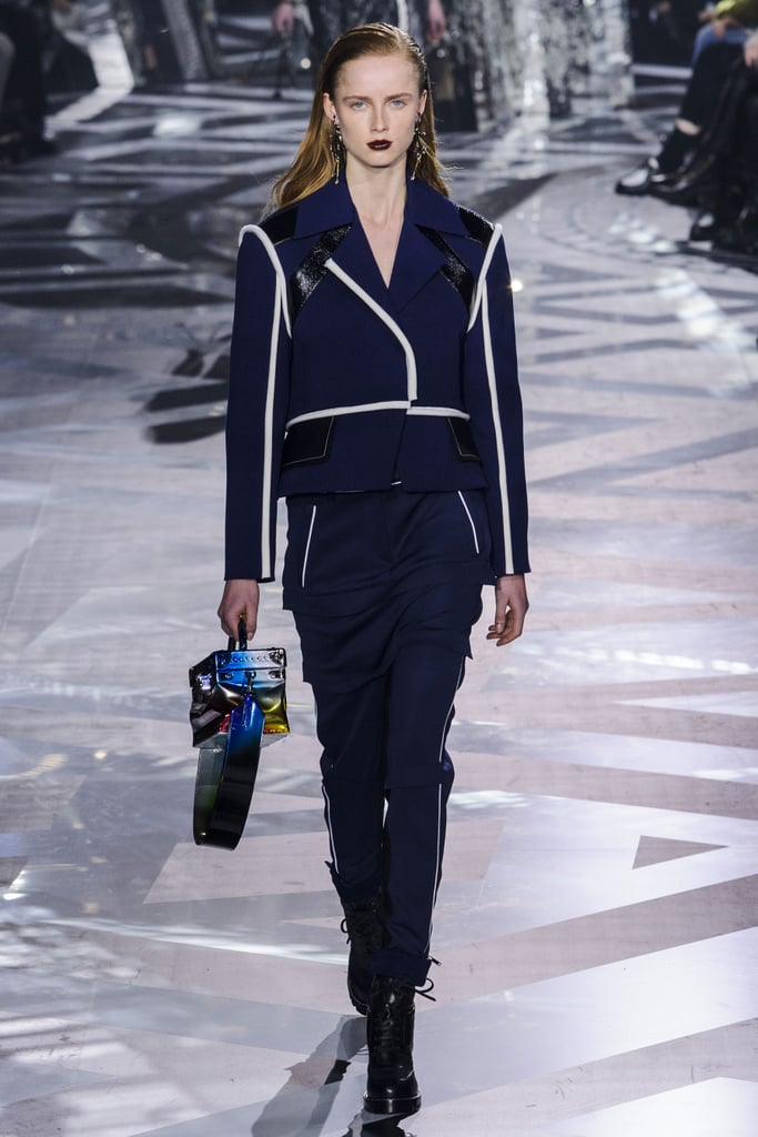 Louis Vuitton Fall 2016 Runway
