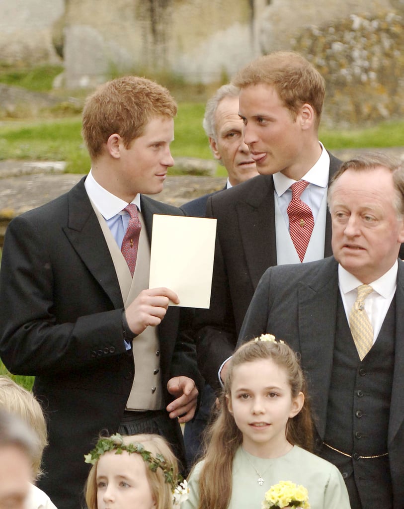 他们之间聊天的照片在劳拉·帕克·鲍尔斯在2006年5月的婚礼。