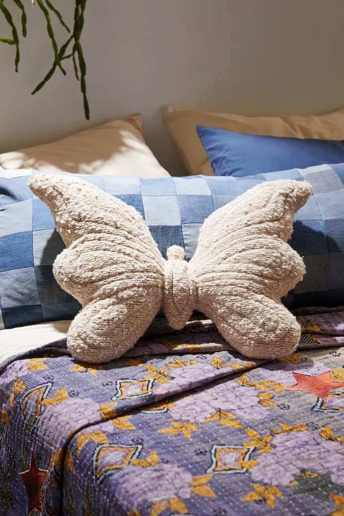 毛线蝴蝶抱枕