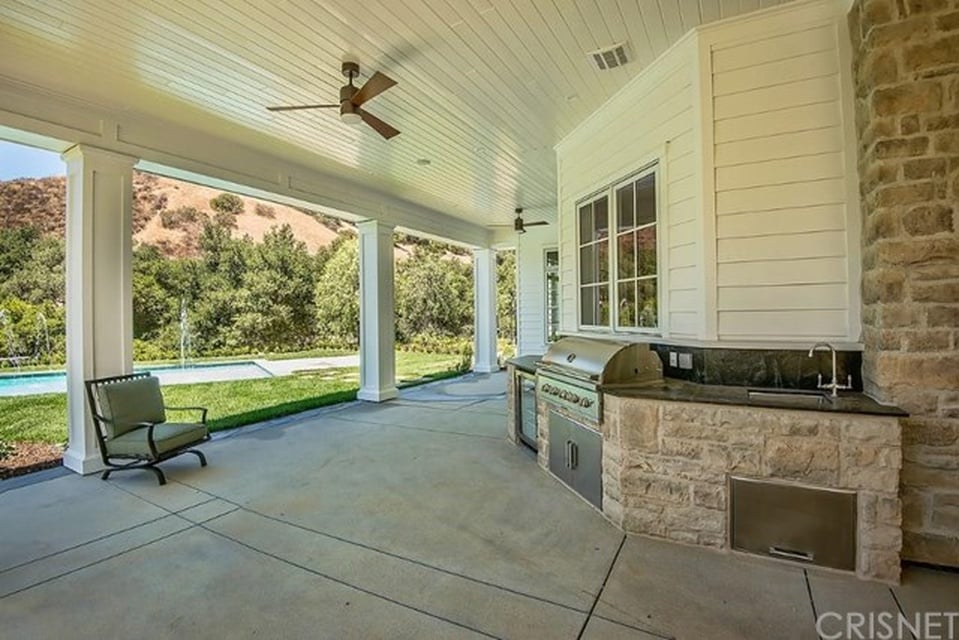 Kylie Jenner Buys Second Calabasas Mansion