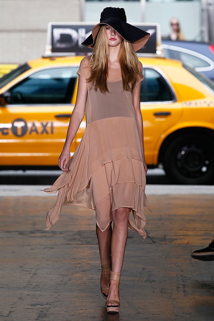 DKNY
DKNY