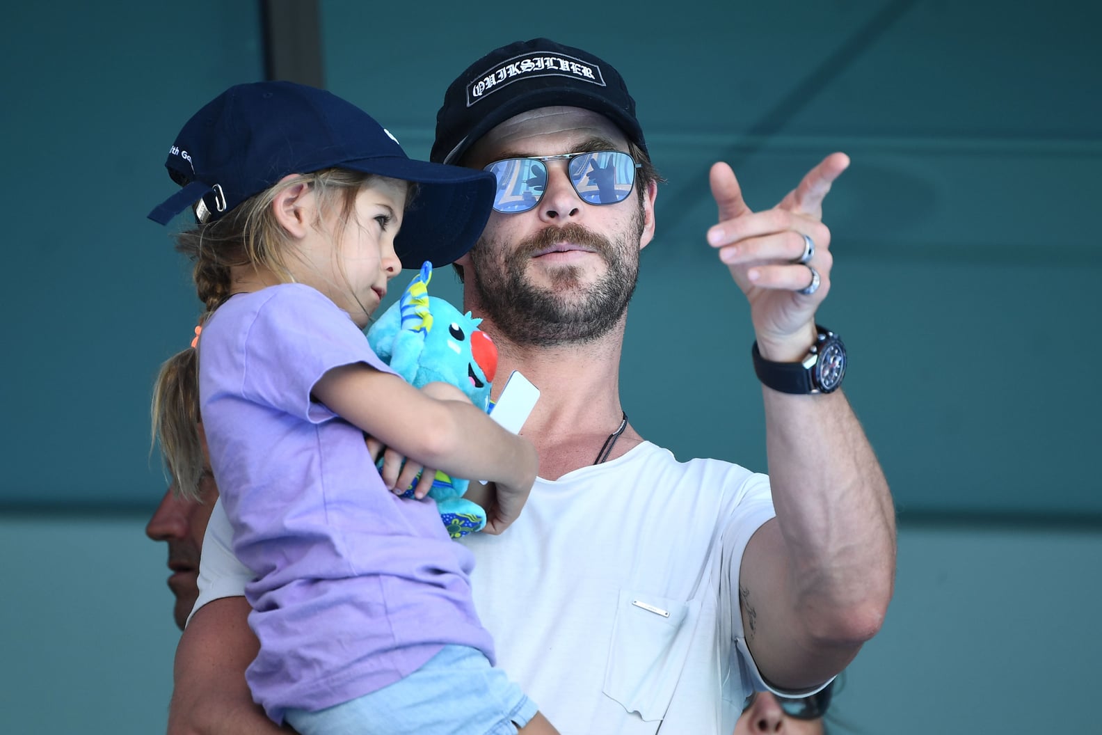 Chris Hemsworth and Daughter India Commonwealth Games 2018 POPSUGAR(02)