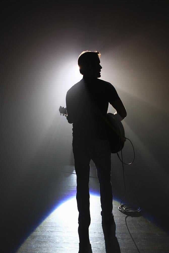 Deacon (Charles Esten) is having a good time rocking out solo.