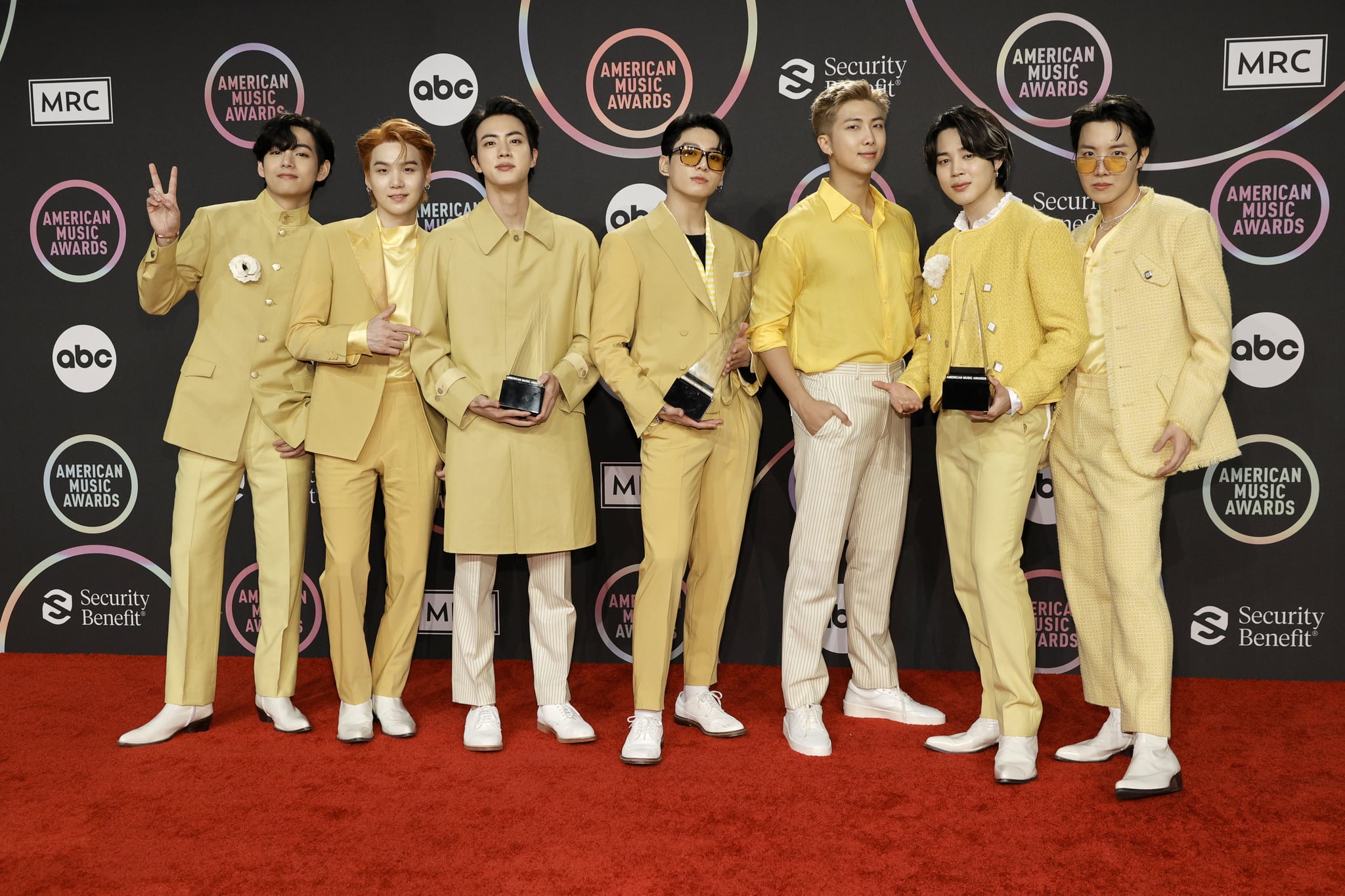 LOS ANGELES, CALIFORNIA - NOVEMBER 21: (L-R) V, Suga, Jin, Jungkook, RM, Jimin, and J-Hope of BTS, winners of the Favorite Pop Song, Favorite Pop Duo or Group, and Artist of the Year awards, pose in the press room during the 2021 American Music Awards at Microsoft Theater on November 21, 2021 in Los Angeles, California. (Photo by Matt Winkelmeyer/Getty Images for MRC)