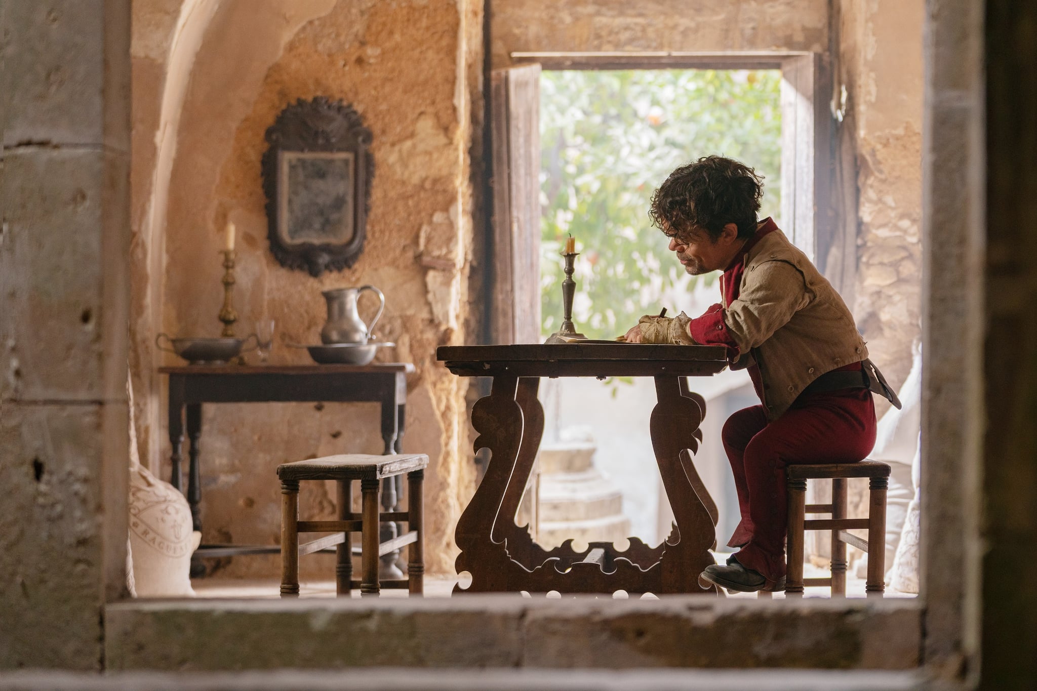 CYRANO, Peter Dinklage as Cyrano, 2021. ph: Peter Mountain / MGM / Courtesy Everett Collection