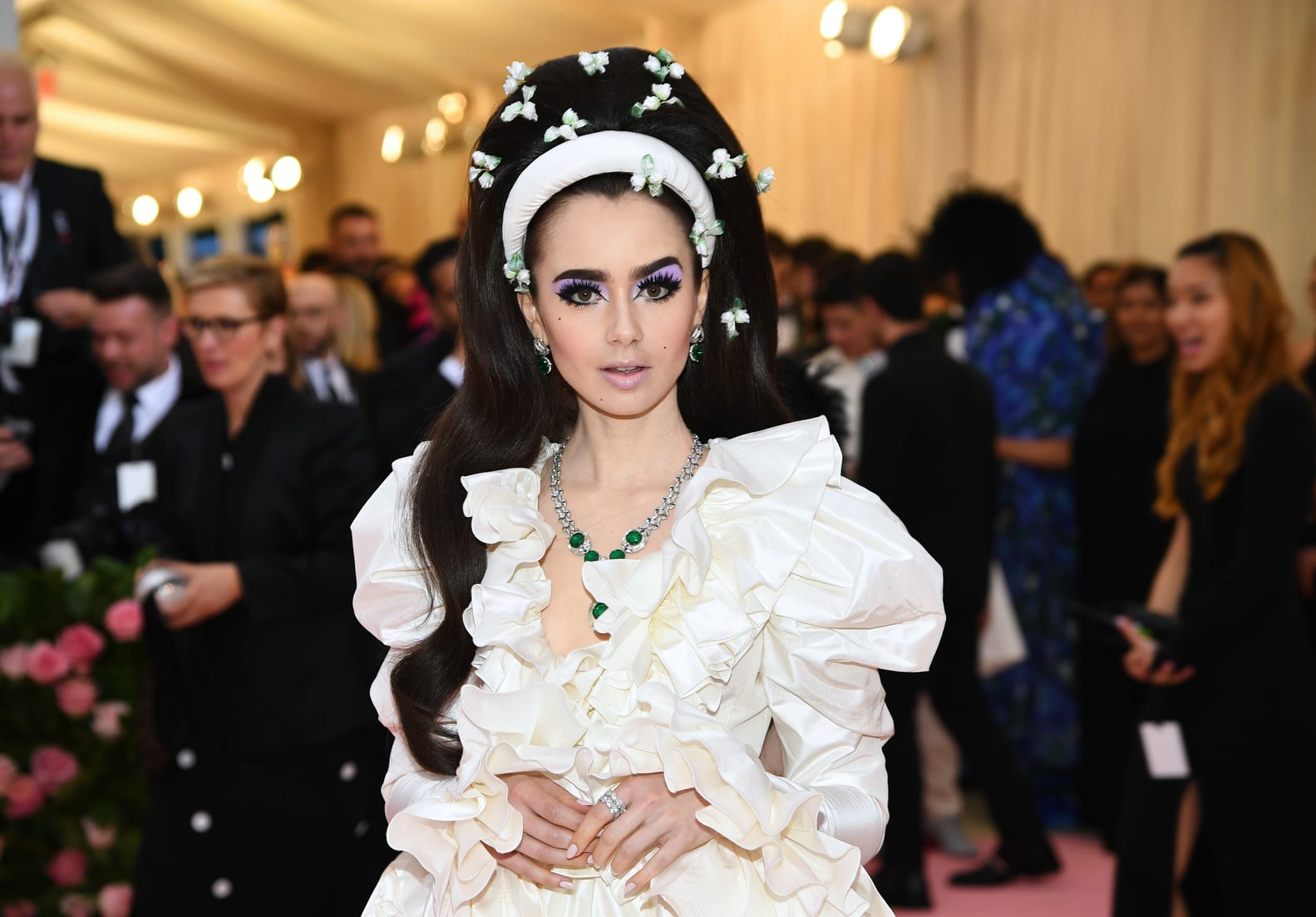 Lily Collins Met Gala 2019 Necklace Had a Security Guard POPSUGAR(02)