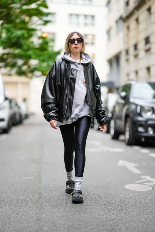 Smart casual spring walk outfit. London street style SS21 outfit inspo.  White platform converse, black le…