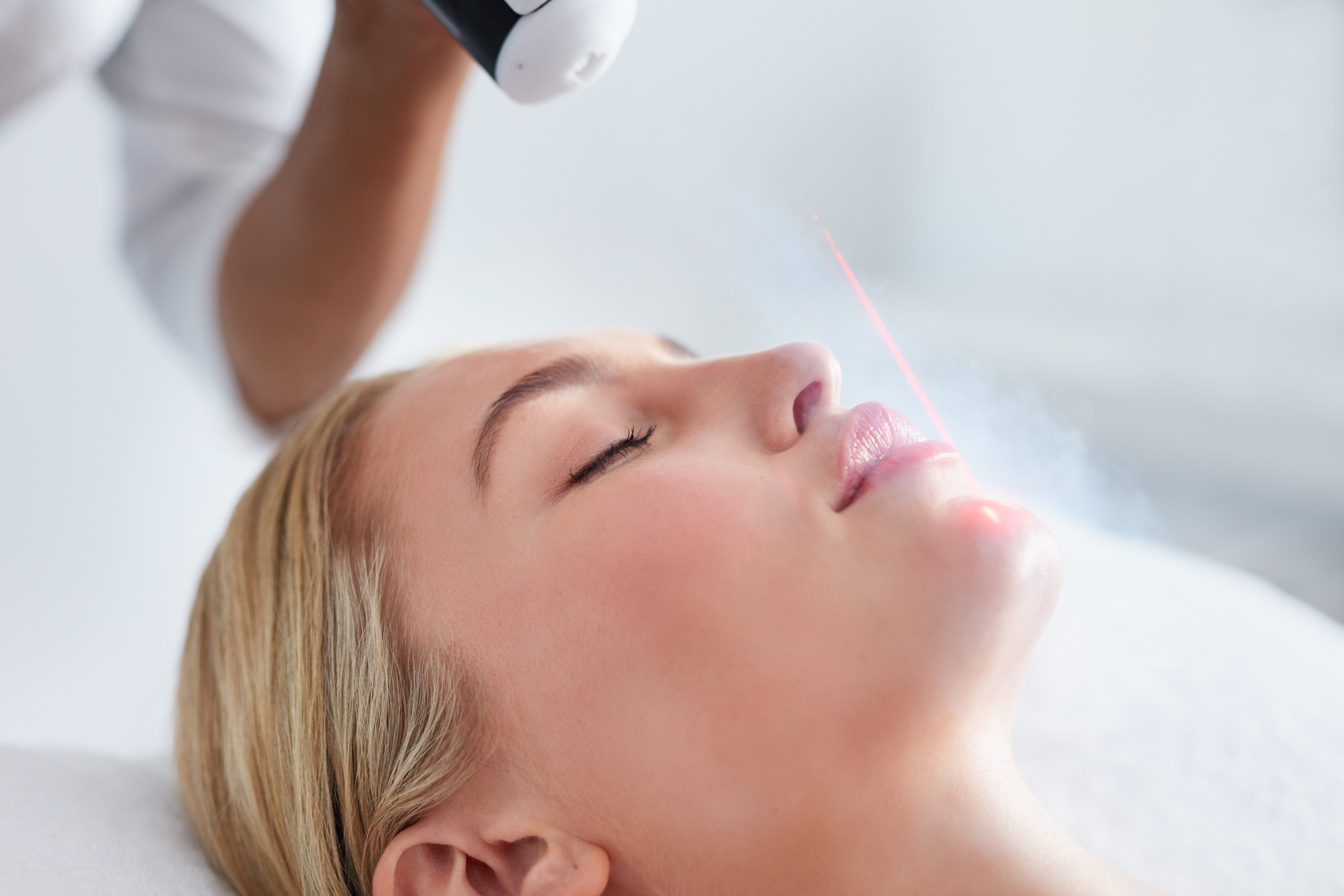 How to Give Yourself a Cryotherapy Facial at Home — Recommended Tools and  Tips