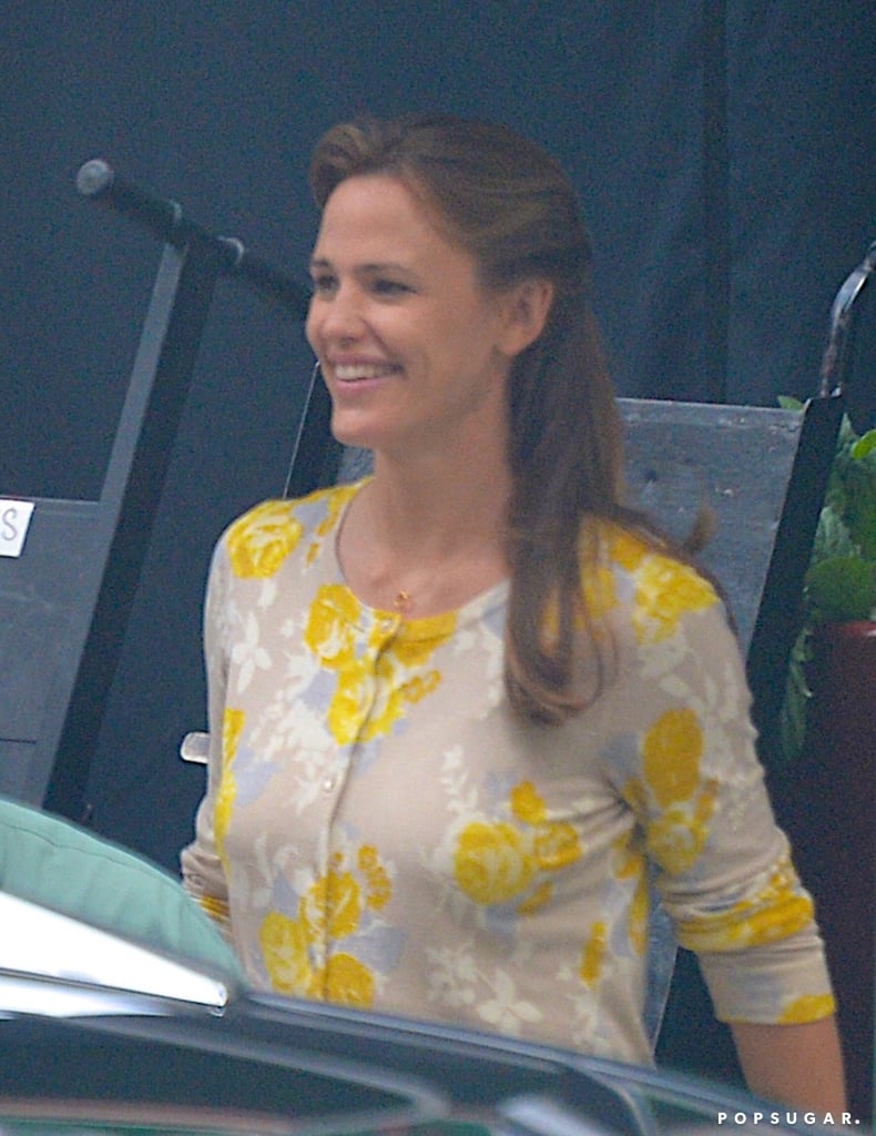 Jennifer Garner Smiling on Set in Atlanta | July 2015