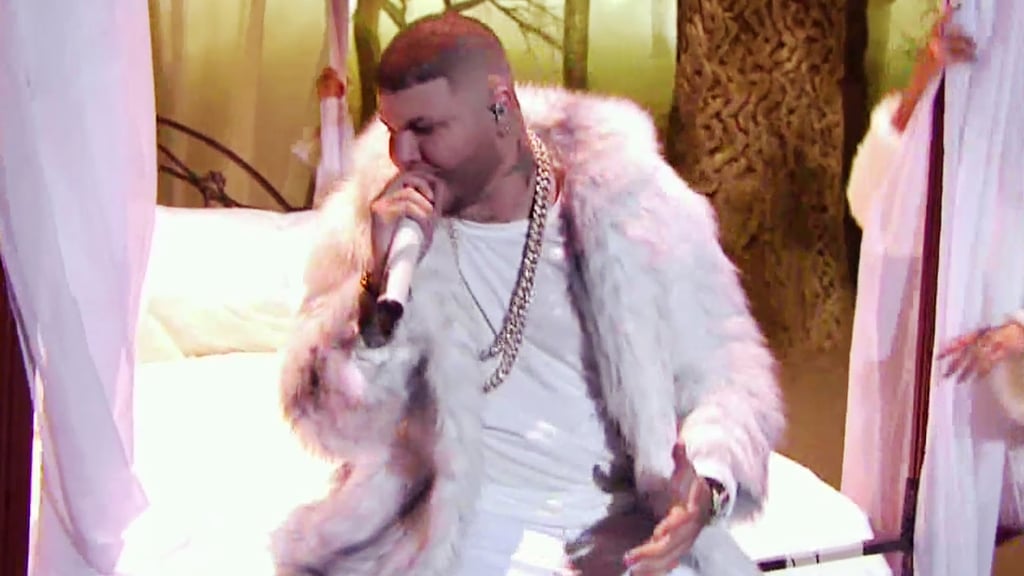 Farruko Singing "Obsesionado"