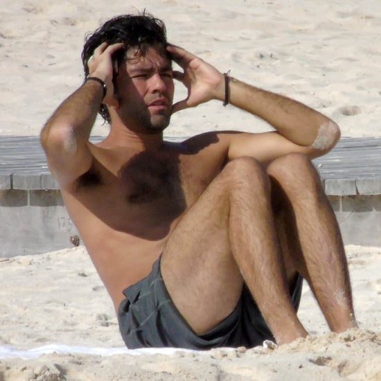 阿德里安·格雷尼尔在海滩上锻炼|照片