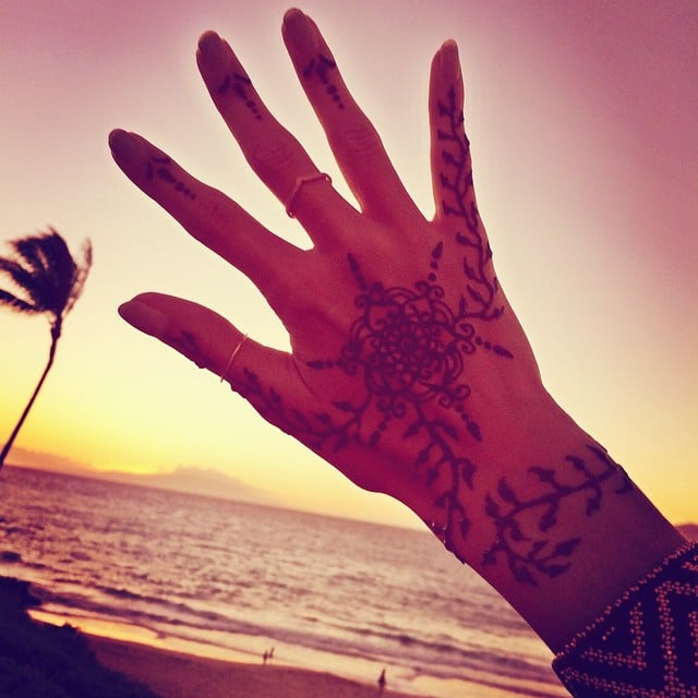 "Loving my hand henna art," Alessandra wrote in the caption. 
Source: Instagram user alessandraambrosio