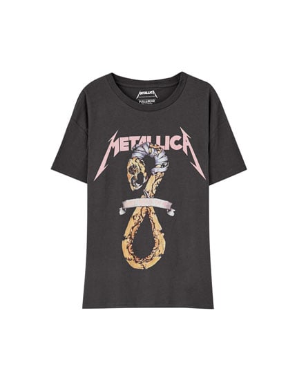 Pull&Bear Metallica Snake T-Shirt | Selena Gomez's Urban Outfitters ...