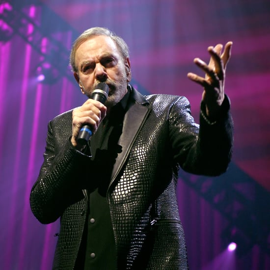 Neil Diamond Sings a "Sweet Caroline" Handwashing Cover