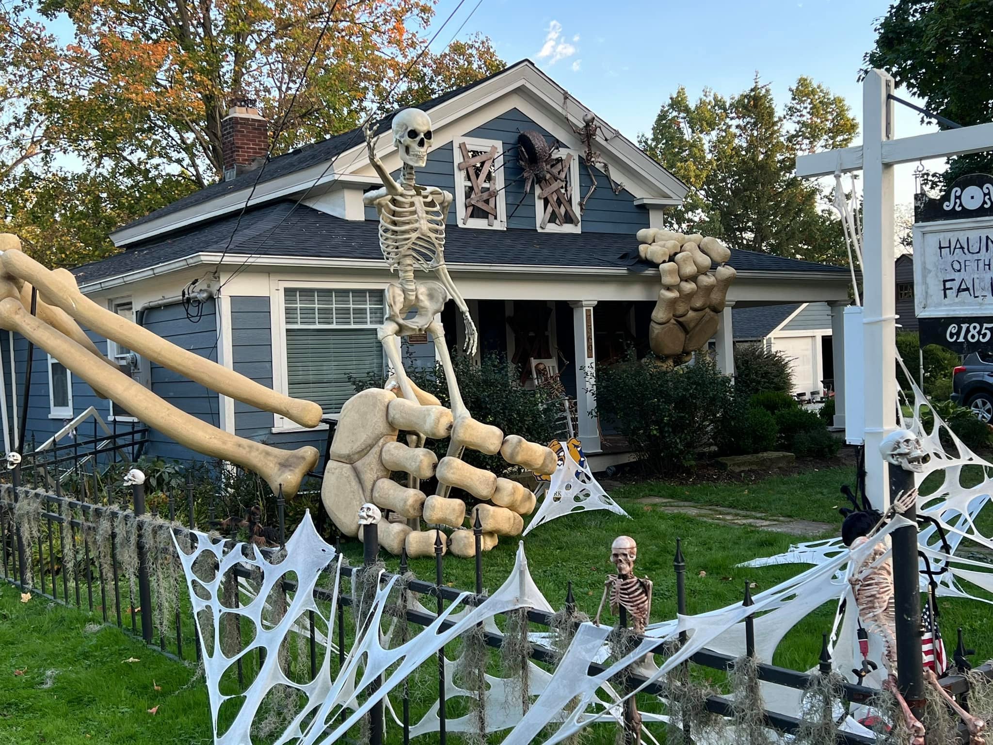 This Mans Larger Than Life Skeleton Display Is Going Viral Popsugar Smart Living 