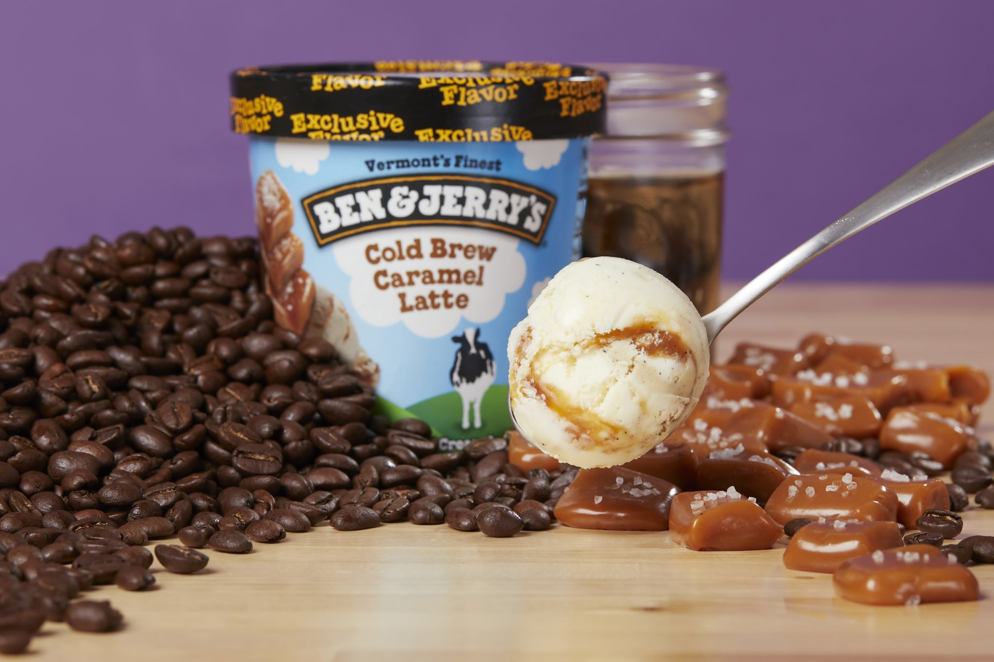 Ben jerrys salted caramel core. Cold Brew Latte. Мороженое латте карамель. Мороженое Jerry Ben соленая карамель. Бен и Джерри мороженое соленая карамель шоколад.