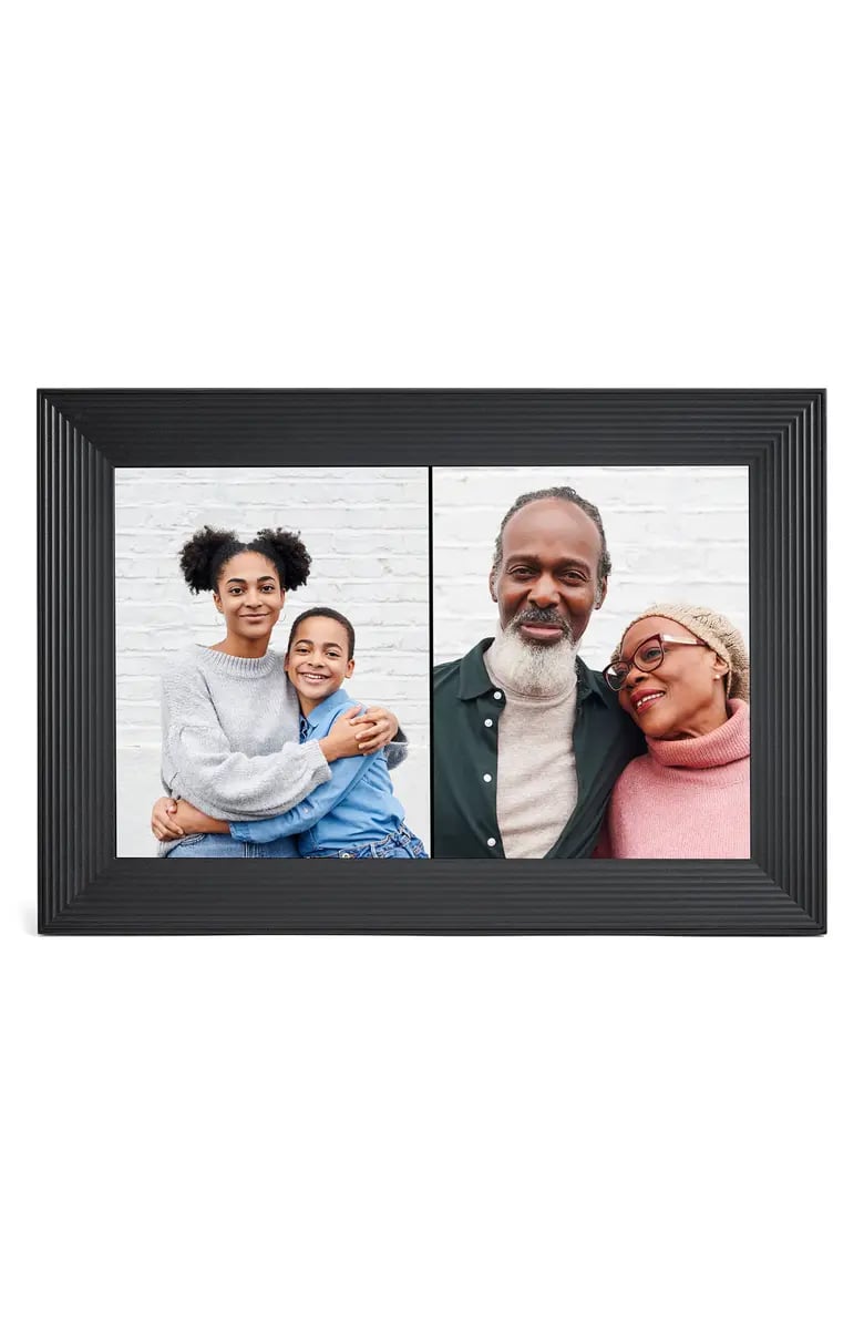 For My Mom: Aura Carver Luxe Digital Photo Frame