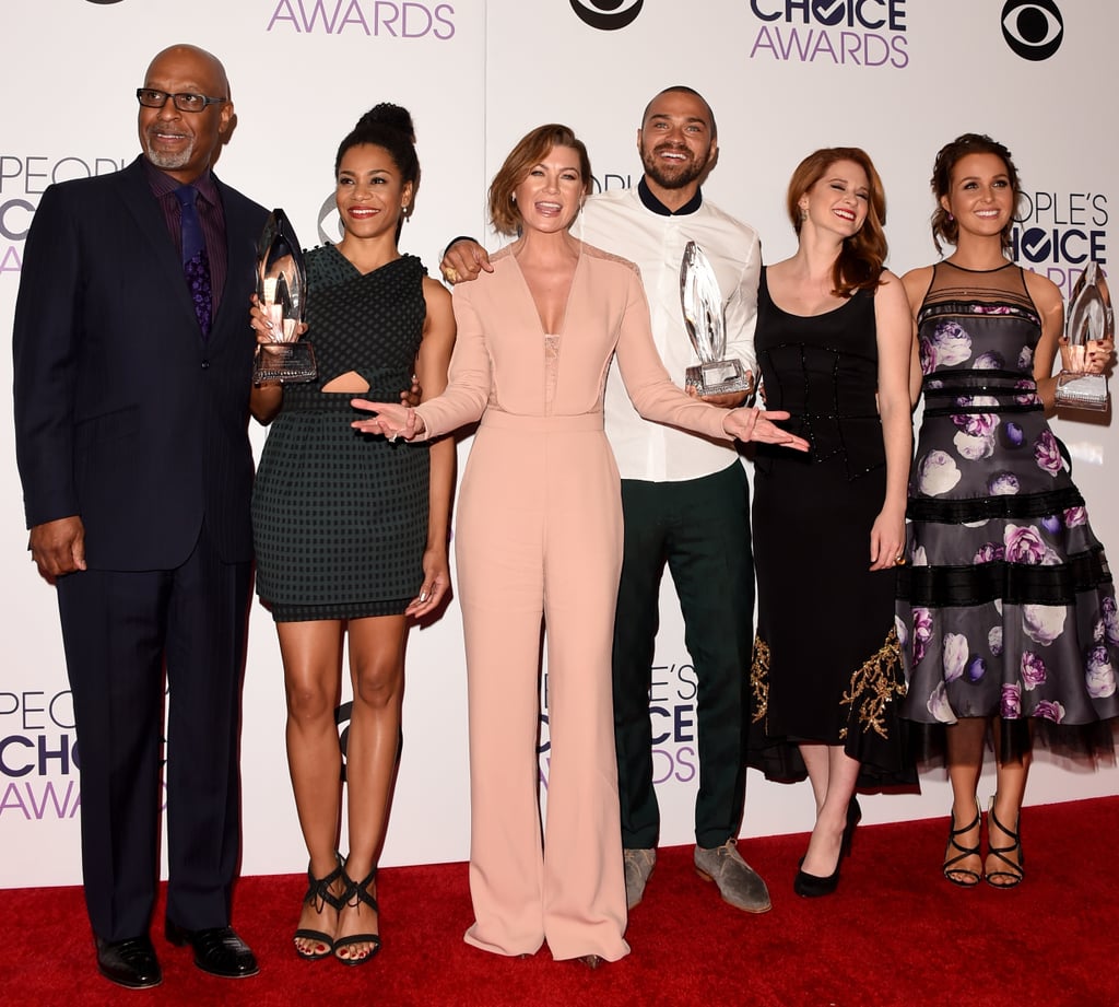 The cast celebrates their big win; Ellen Pompeo knows who's the boss.