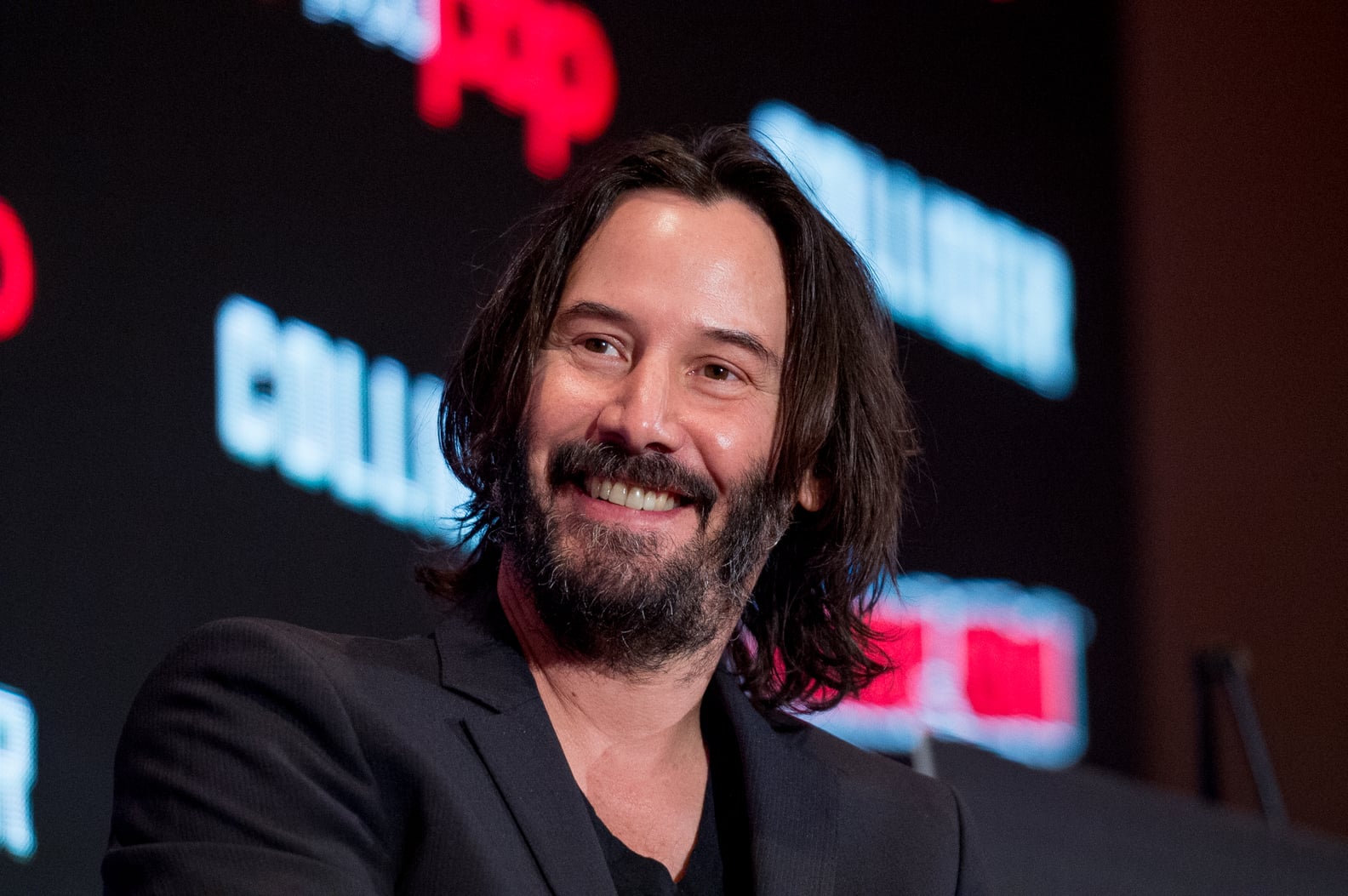 Pictures of Keanu Reeves Smiling | PS Celebrity
