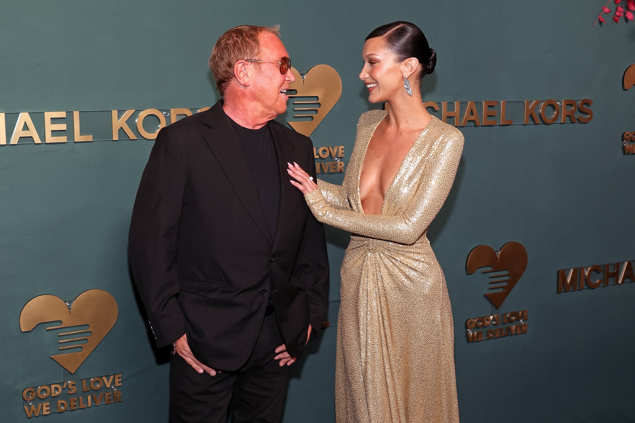 NUEVA YORK, NUEVA YORK - 17 DE OCTUBRE: Michael Kors y Bella Hadid asisten a la 16ª entrega anual de los premios God's Love We Deliver Golden Heart Awards en The Glasshouse el 17 de octubre de 2022 en la ciudad de Nueva York.  (Foto de Taylor Hill/WireImage)