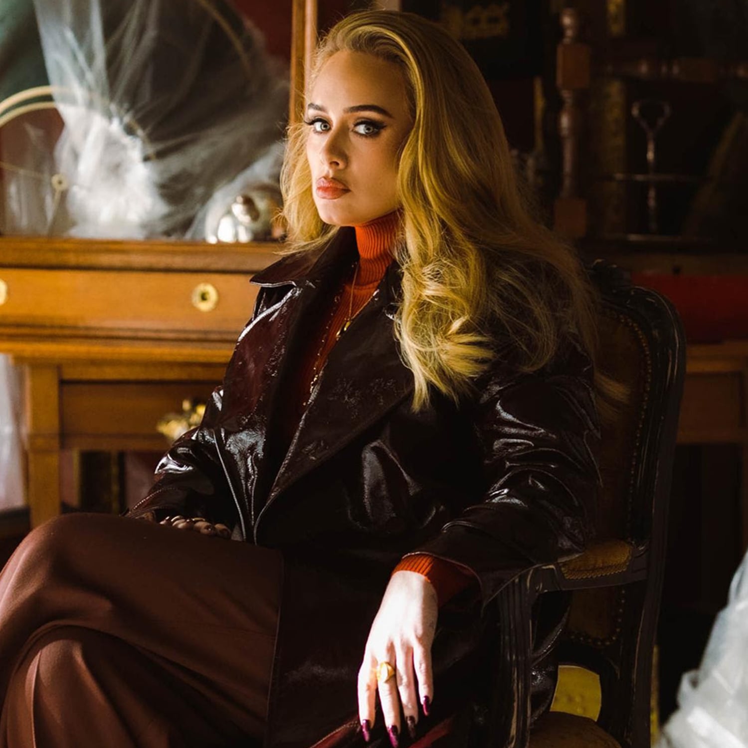 Adele Makes Autumnal Dressing Look Easy In Her Latest Video