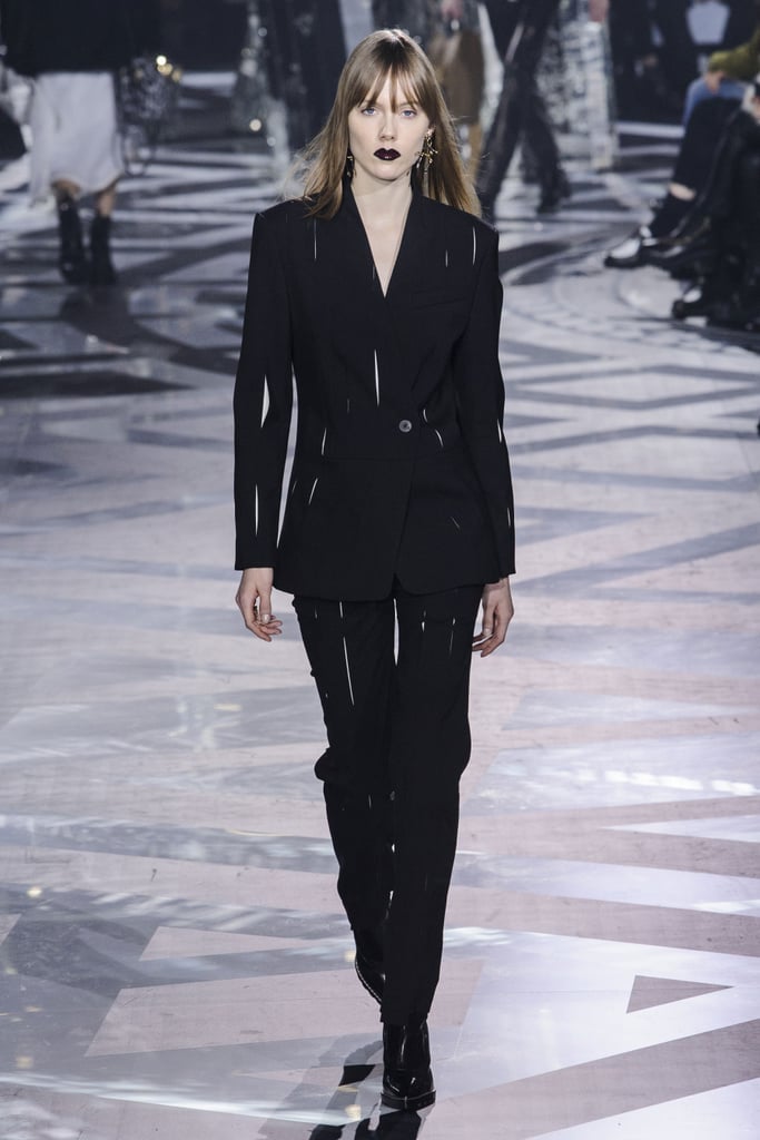 Louis Vuitton Fall 2016 Runway