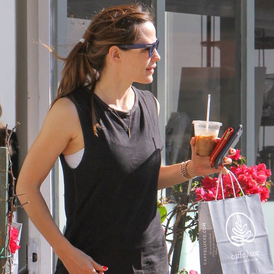 Jennifer Garner Getting Coffee in LA March 2016