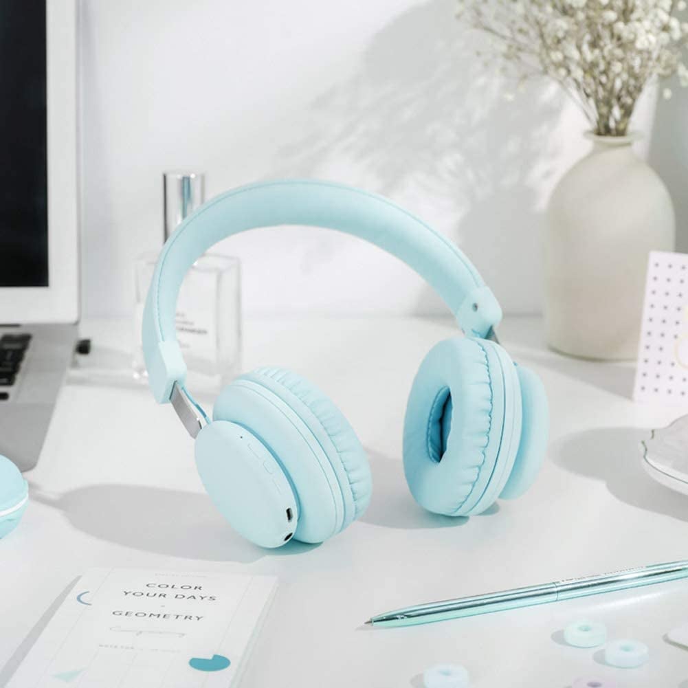 Headphones best sale cute girl