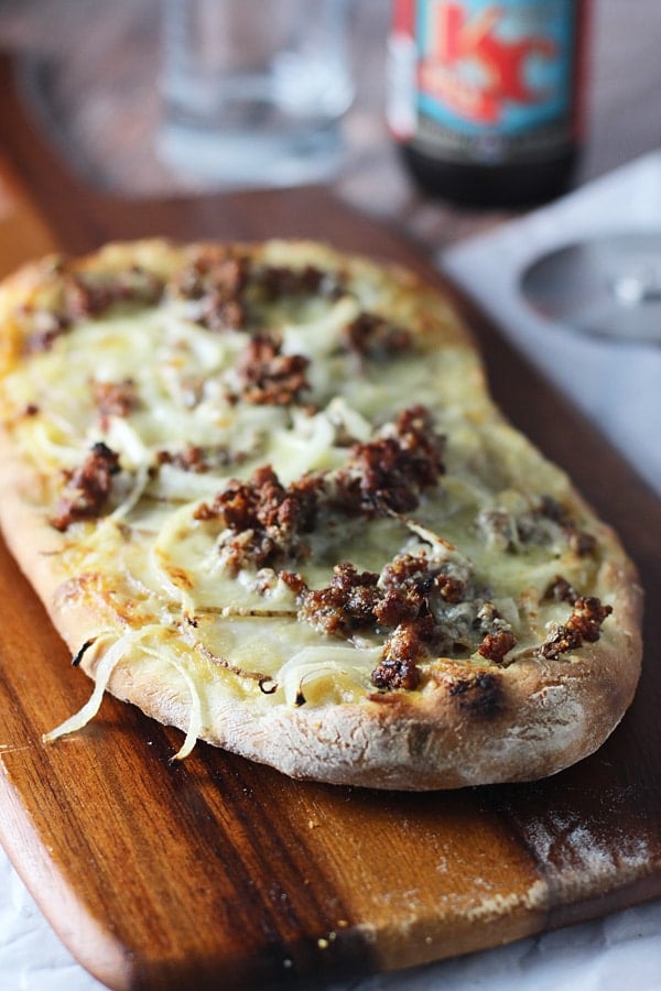 White Pizza With Roasted Garlic Sauce