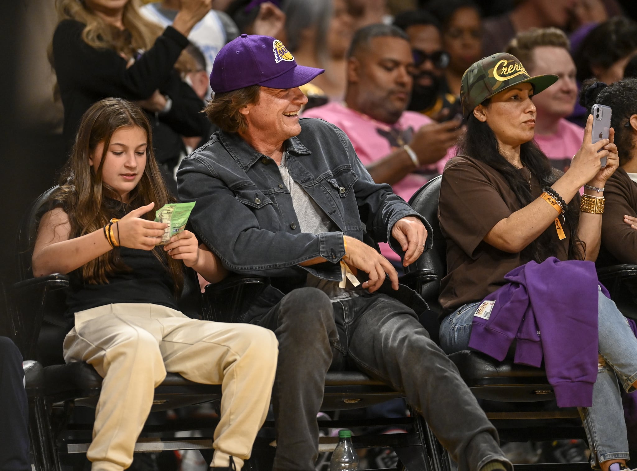 Jason Sudeikis, Jason Bateman sit courtside for Nuggets at Lakers