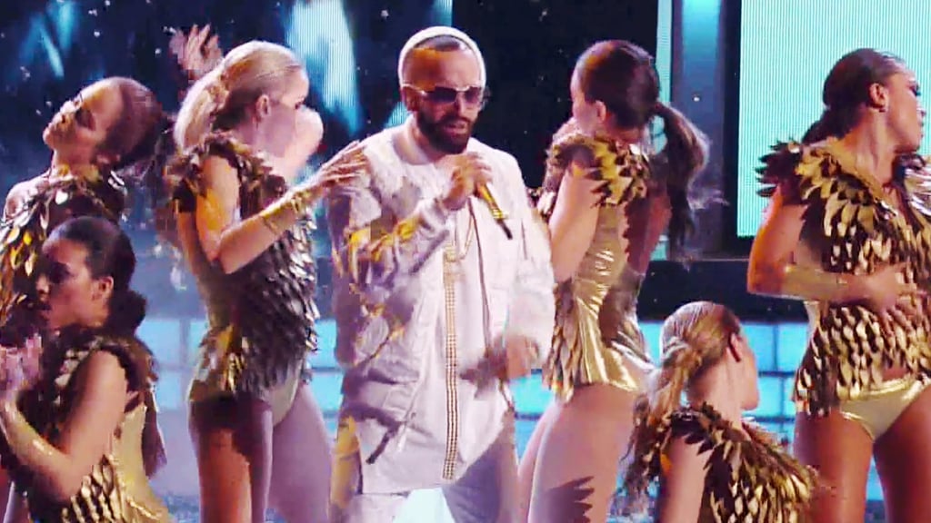 Yandel Singing "Encantadora"