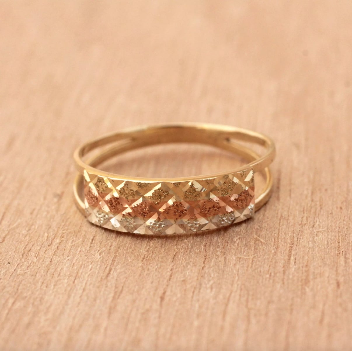 Emily Ratajkowski S Wedding Ring Popsugar Fashion