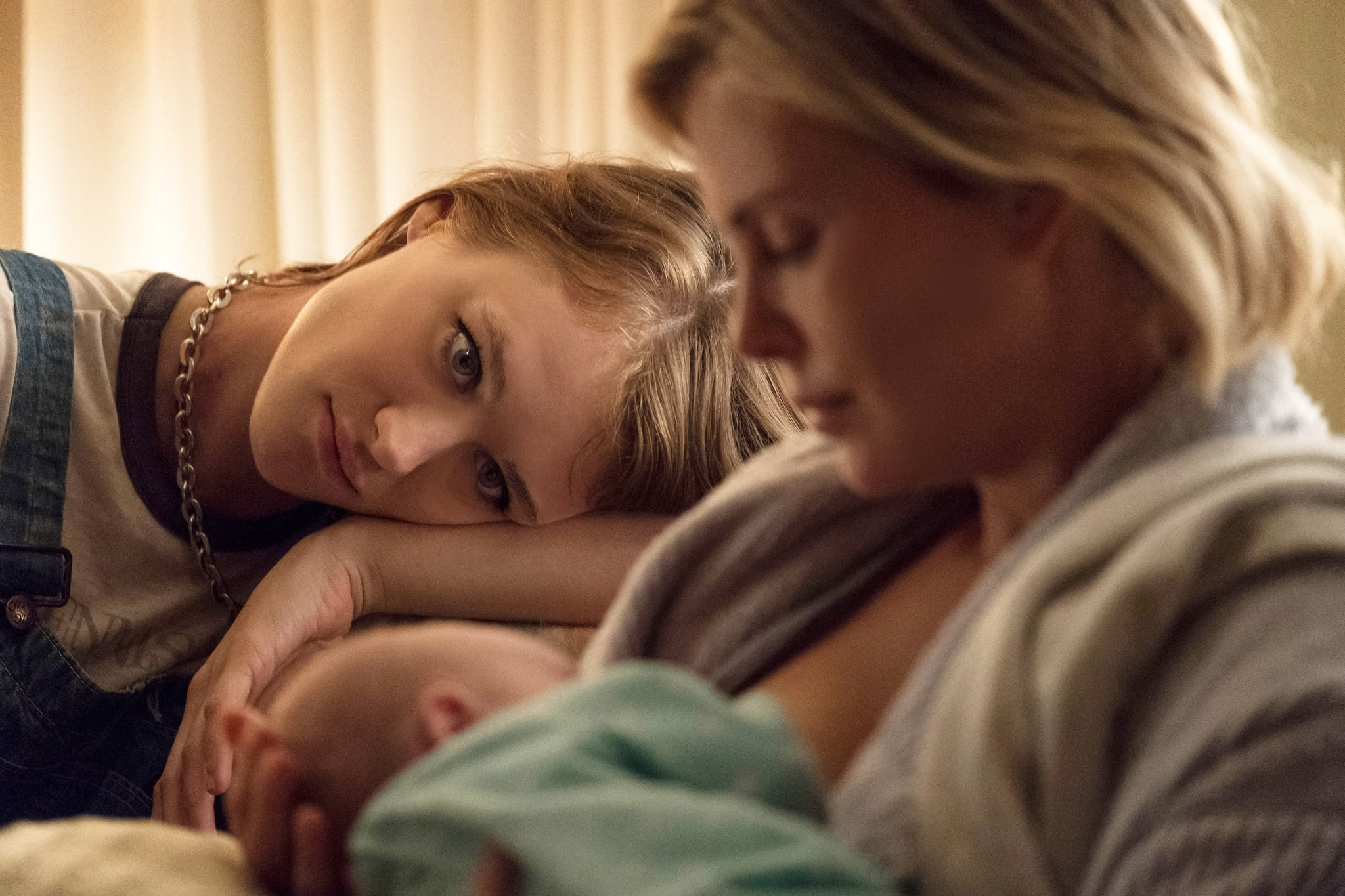 TULLY, from left: Mackenzie Davis, Charlize Theron, 2018. ph: Kimberly French  Focus Features /Courtesy Everett Collection