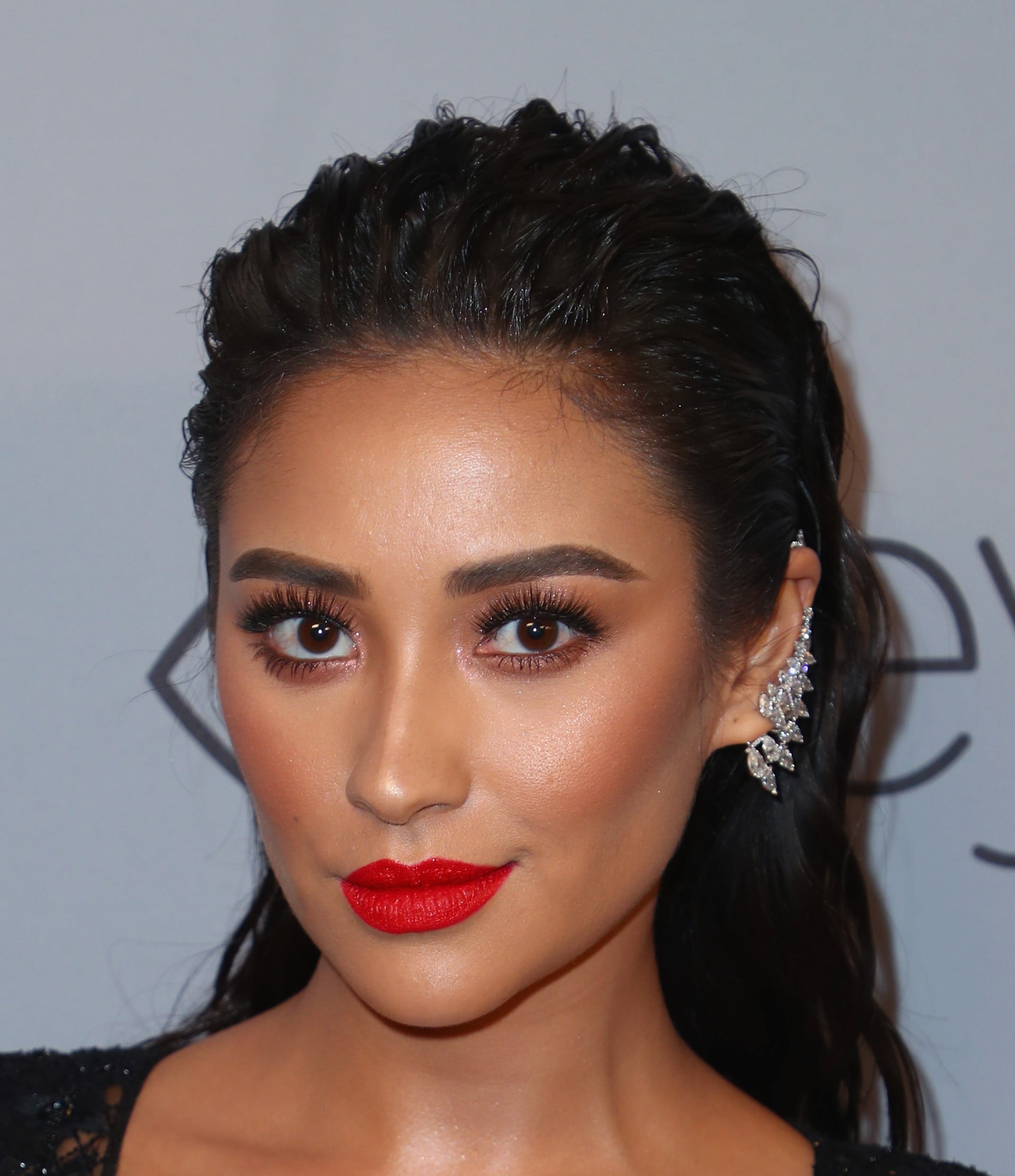 Shay Mitchell Golden Globes Afterparty 2018 | POPSUGAR Beauty