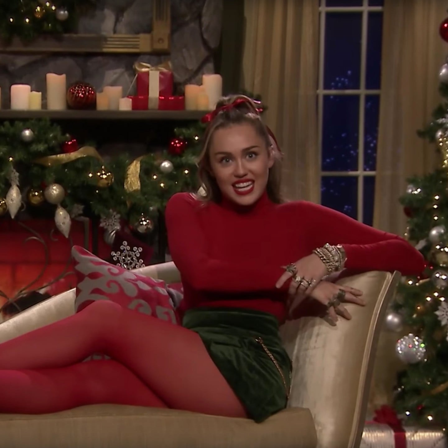 Miley Cyrus On Jimmy Fallon 2022 Christmas Miley Cyrus's New Version Of "Santa Baby" On Jimmy Fallon | Popsugar  Entertainment Uk