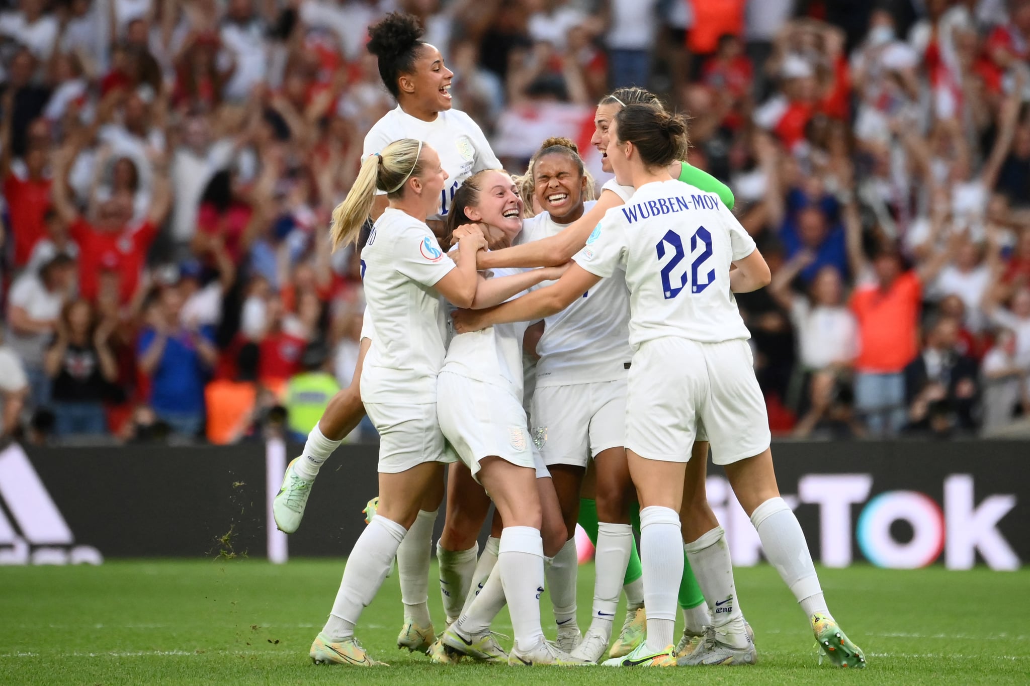 England's team players celebrate after winning at the end of the UEFA Women's Euro 2022 final football match between England and Germany at the Wembley stadium, in London, on July 31, 2022. - England won 2 - 1 against Germany - No use as moving pictures or quasi-video streaming. Photos must therefore be posted with an interval of at least 20 seconds. (Photo by FRANCK FIFE / AFP) / No use as moving pictures or quasi-video streaming. Photos must therefore be posted with an interval of at least 20 seconds. (Photo by FRANCK FIFE/AFP via Getty Images)