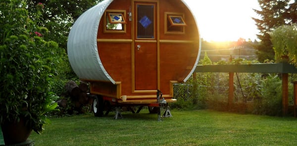 <a href="https://www.airbnb.com/rooms/762029"><b>18. Hand-crafted Wagon with Heart - Seattle, Washington</b></a>