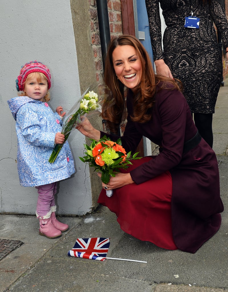 While on a public outing in England back in October 2012, Kate met with 2-year-old Lola Mackay, who was not exactly thrilled to give up her flowers.