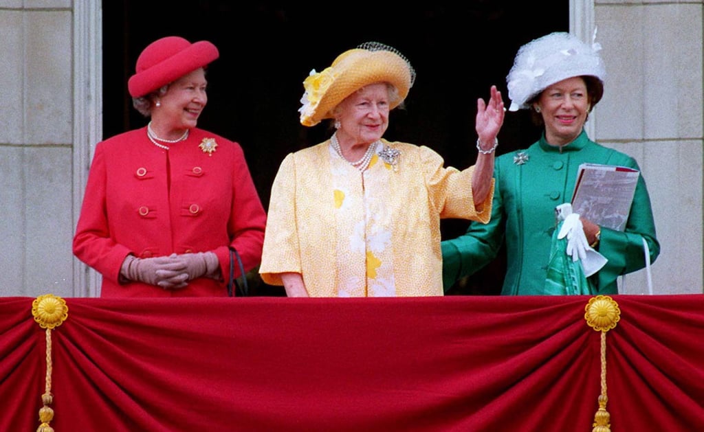 Elizabeth and Margaret looked like a royal stoplight alongside the Queen Mother in 1995.