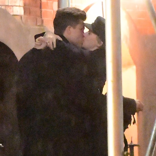 Scarlett Johansson and Colin Jost Kissing Pictures Nov. 2017