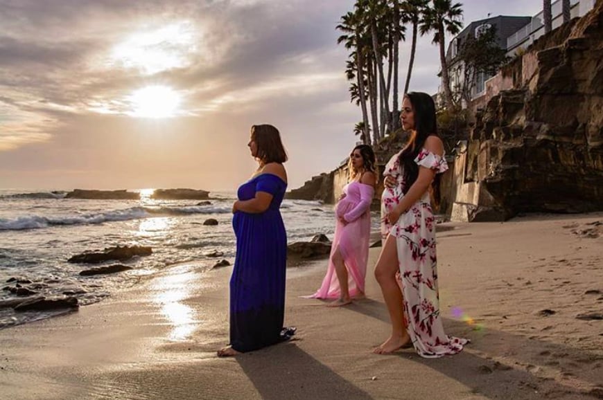 Holy sunset, Batman! This maternity shoot is gorgeous!