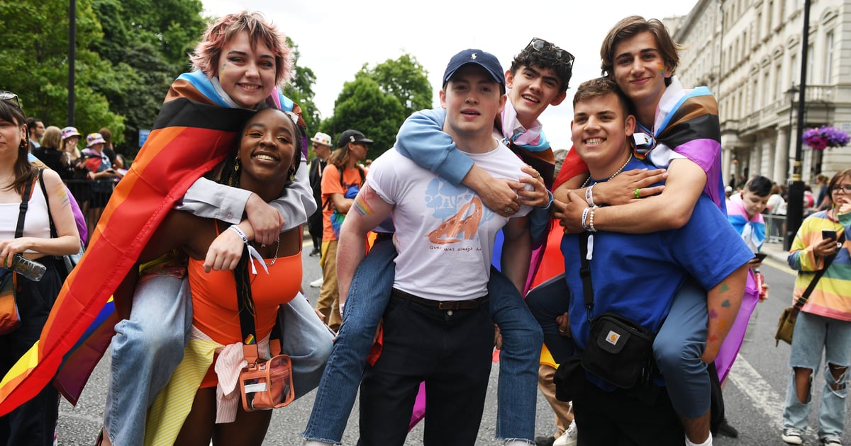 Photos du casting de « Heartstopper » à la marche des fiertés de Londres