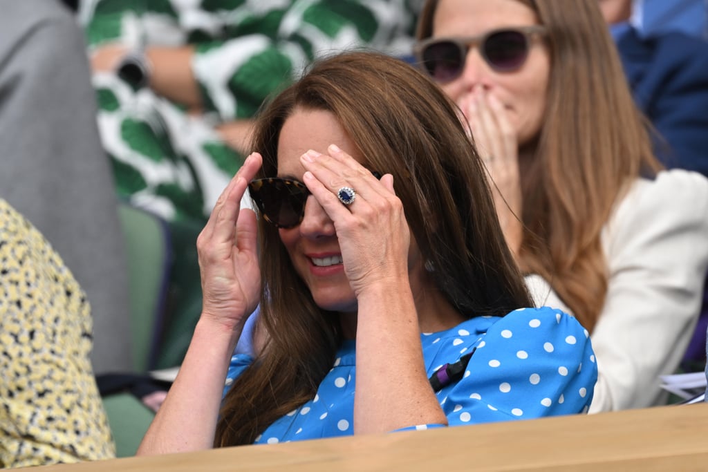 凯特·米德尔顿的蓝色亚历山德拉丰富的连衣裙在温布尔登网球公开赛