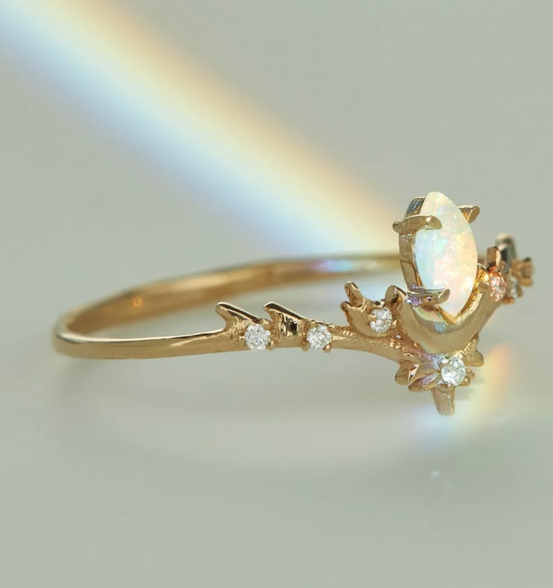 独特的蛋白石Lvna最高的订婚戒指