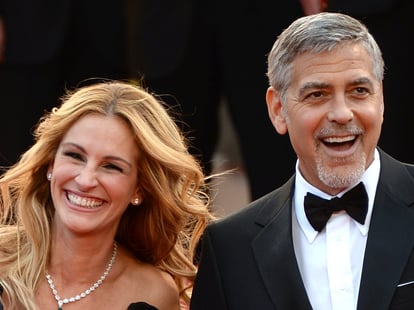 Julia Roberts Wears Dress Covered in George Clooney Photos | POPSUGAR ...