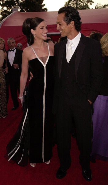 Julia Roberts and Benjamin Bratt | Oscars Red Carpet Couples | POPSUGAR Love & Sex Photo 9