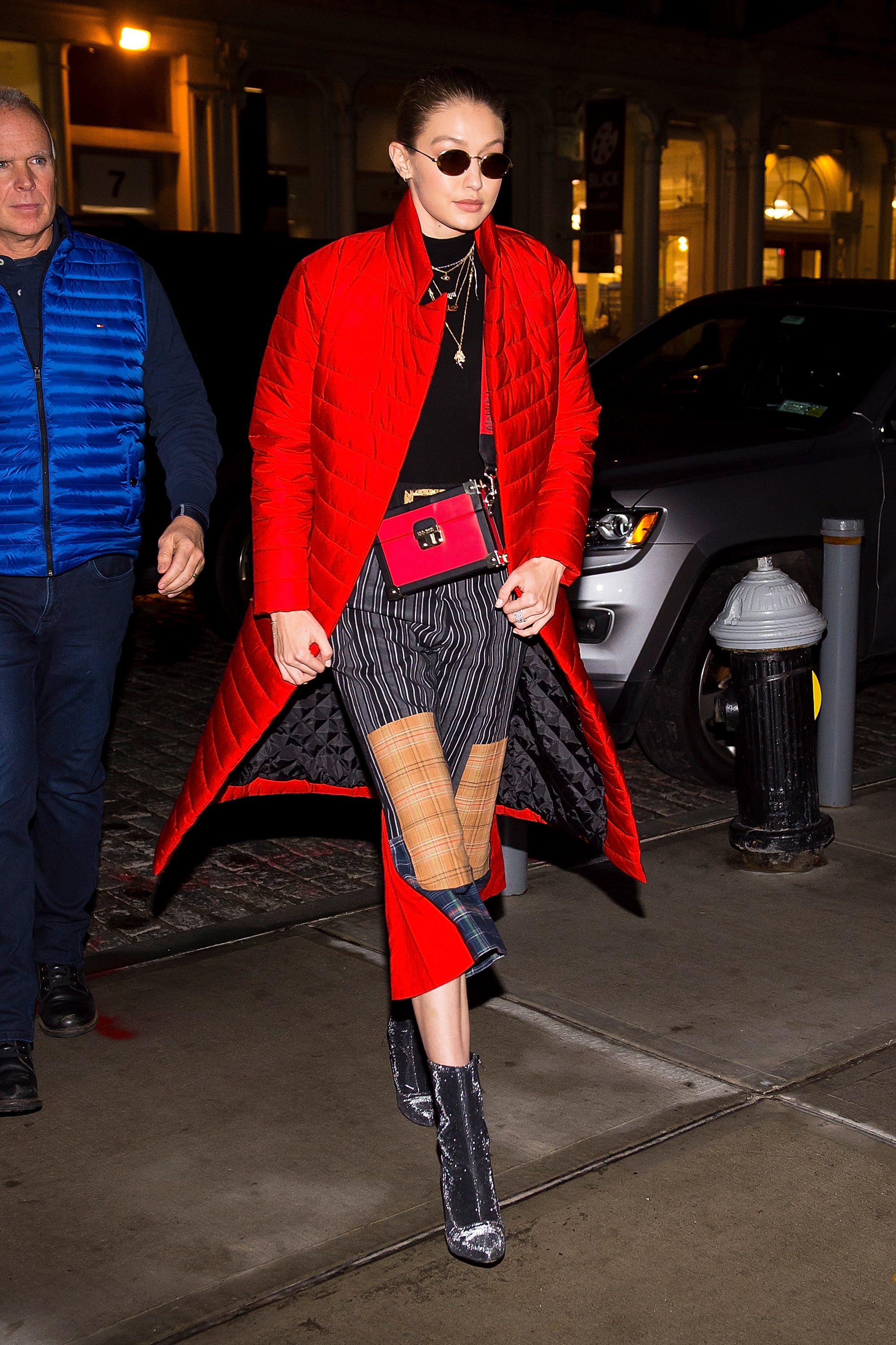Gigi Hadid Pairs Her Go-To Prada Tote Bag With the Sneakers of the Summer