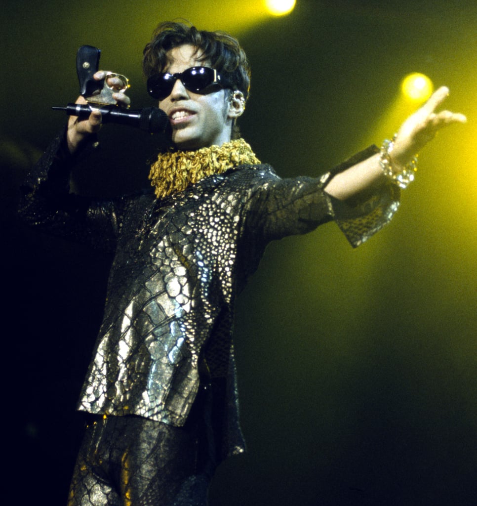 The singer made an appearance at the Shoreline Amphitheatre in October 1997 in California.