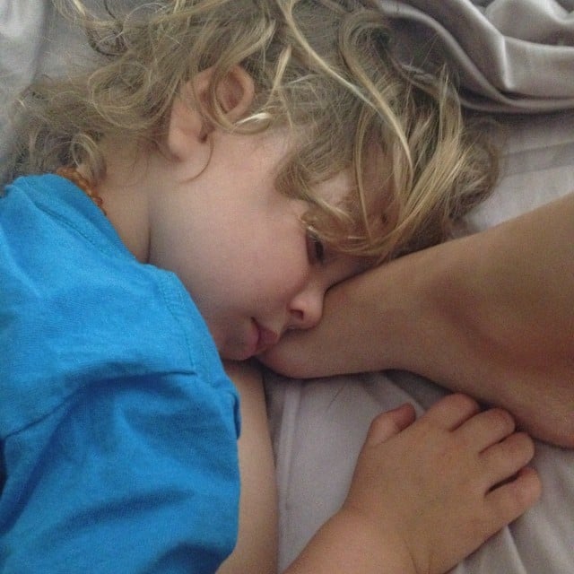 Arthur Bleick snuggled with mom Selma Blair's foot.
Source: Instagram user therealselmablair